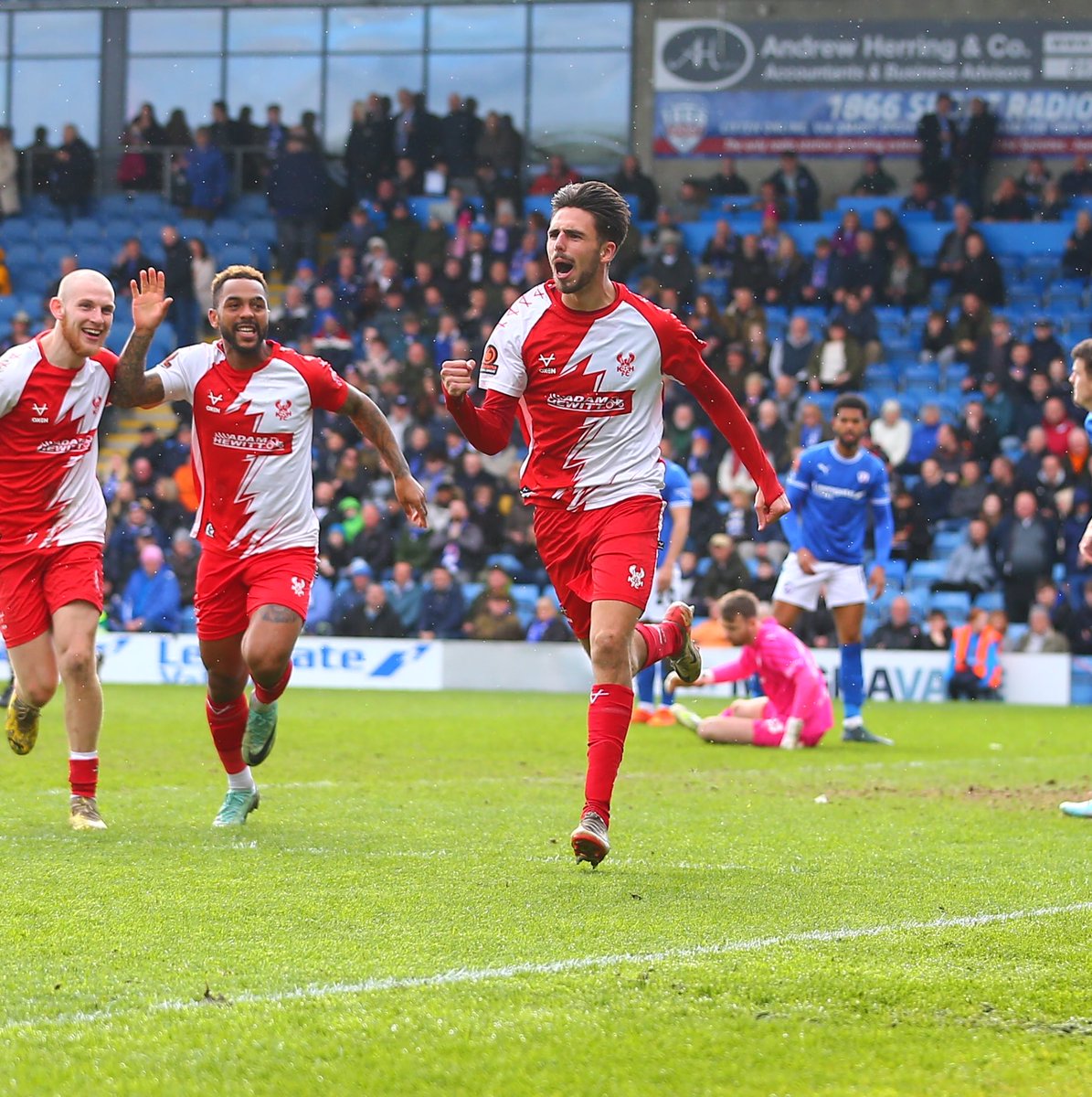 khfcofficial's tweet photo. How about that for a Bank Holiday Monday. 🔥

#Harriers 🦅 https://t.co/65Tf1NeBsD