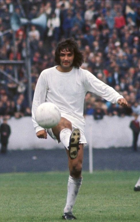 1. April 1971 - New Leeds United player - George Best on loan from Manchester United. #lufc #Leeds #LeedsUnited #mot #alaw #AprilsFoolDay