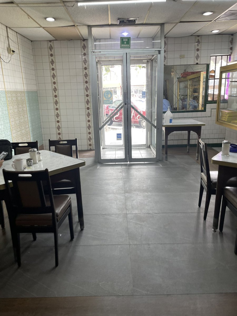 EdithKlain's tweet image. Vienes a mi casa a oír mis discos viejos ❤️