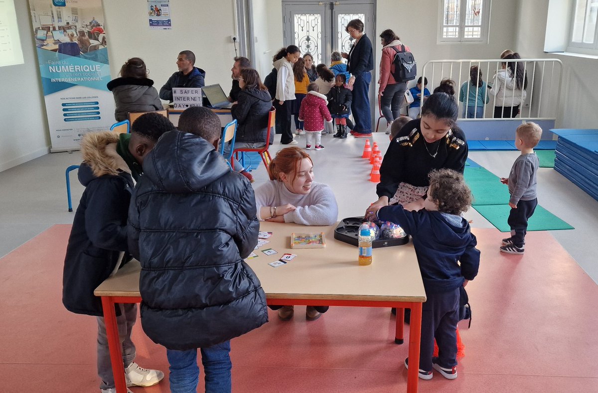 LePal_France's tweet image. @SaferInternet ℹ️ 79 parents et écoliers ont participé aux ateliers [#EduConnect | #Robotparty | #Cybersécurité] animés par la #TeamLePal, @policemunicipale et Professeu de l&apos;Ecole du Centre de Soissons. 
@education_gouv @AcAmiens  @TrousseAProjets @DSDEN_Aisne
@hautsdefrance