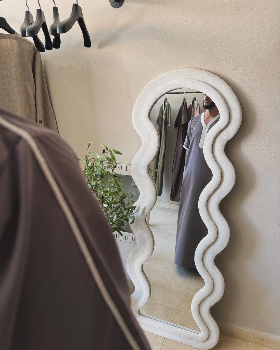 Auparavant je ratais toutes mes muqabalas dû à un style désastreux…

Maintenant grâce aux qamis Dar Al Rajul ce sont les hajj de la mosquée eux-mêmes qui viennent me solliciter 🙏

Commandez dès maintenant : instagram.com/dar.al.rajul?i…