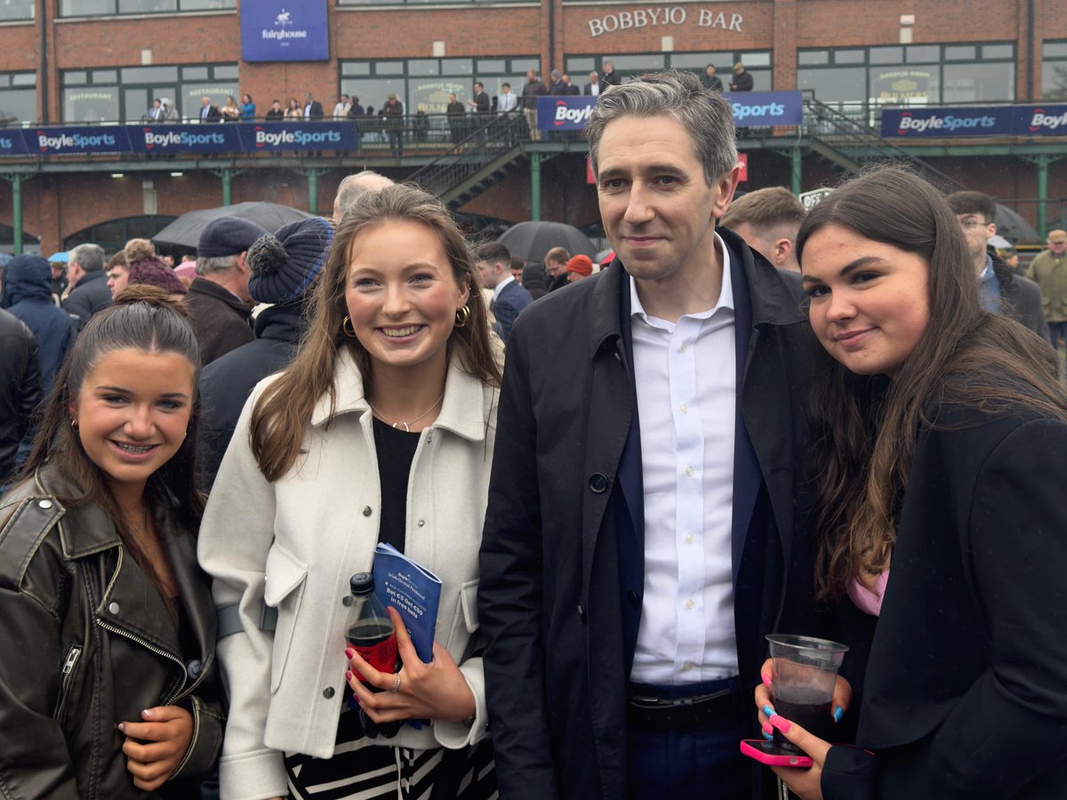 Simon Harris TD tweet media