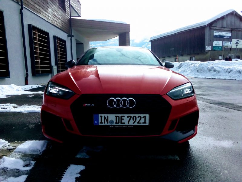 beyondcoolmag.at/schneekoenig/ #theweeknd #theweekend #audi #rs5 #quattro #luxury #sport #coupe #wintervibes #winterfun #luxurycar #luxurycars #view over #carbonroof #travelphotography #winterphotography #lifestylephotography #carphotography #beyondcoolmag #motion #travel #urban #life