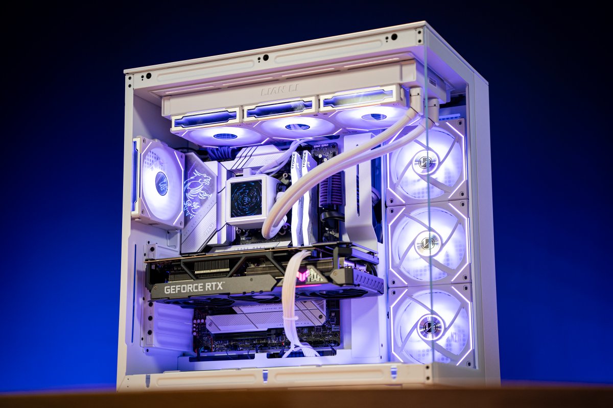 🚨🚨 SOMEONE SAY FREE PC?? 🚨🚨

Giving this MONSTER pc away! 💪🏻

Specs:
Intel i9-16900KS
84GB (42x2) 8600mhz DDR5
12TB NVME GEN5 SSD
RTX 5090 Ti Super
ATX 3.0 2400w PSU

How To Enter? 👇🏻
Retweet / Tag 2 Friends / Follow

Winner Picked April 32nd, 2024. ✅