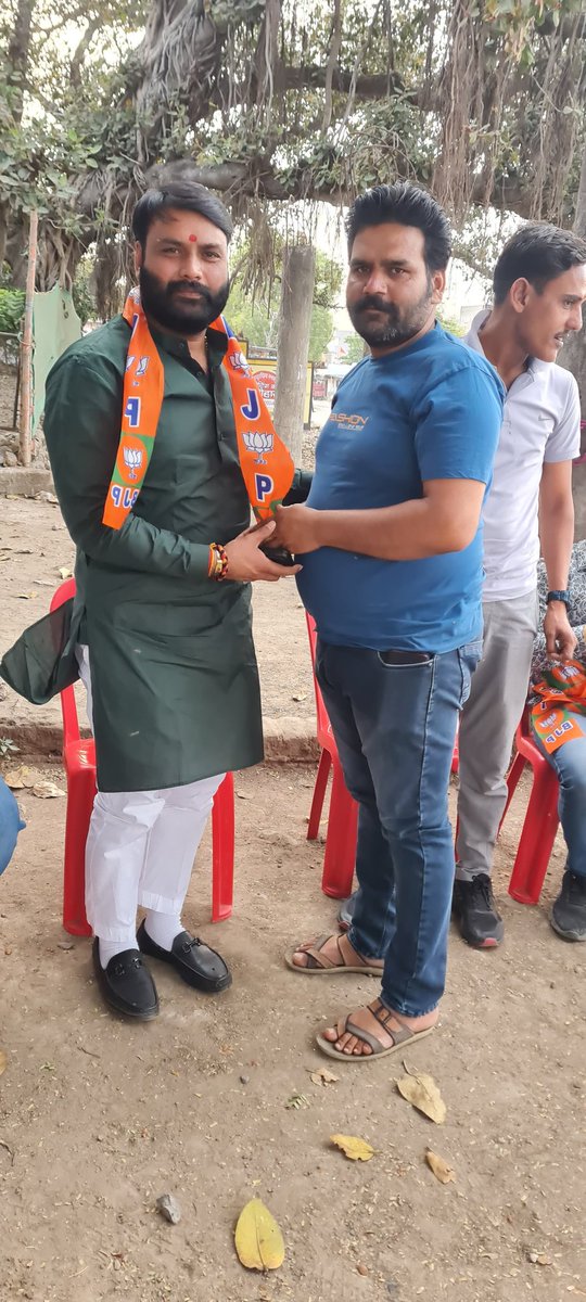 manojsthakur's tweet photo. भारतीय जनता युवा मोर्चा इंदौर ग्रामीण के राऊ विधानसभा के देवगुराड़िया पंचायत में शक्ति केंद्र पर युवा चौपाल संपन्न हुई।

बैठक में जिला मंत्री मोनू अग्रवाल,जिला मीडिया प्रभारी आशीष सालवी,मंडल अध्यक्ष अजय यादव एवं युवा साथी उपस्थित रहे।

@narendramodi @KailashOnline  @HitanandSharma  @DrMohanYadav51 @vdsharmabjp @DrMohanYadav51 @ChintuVermaBJP @jiratijitu @KailashOnline @upadhyaysbjp  @shivprakashbjp @vaibhavpawarmp  @AmitShah  @Bharatiya @janataparty_org 

#यूथ_कनेक्ट_युवा_चौपाल #manojsinghthakurbjp