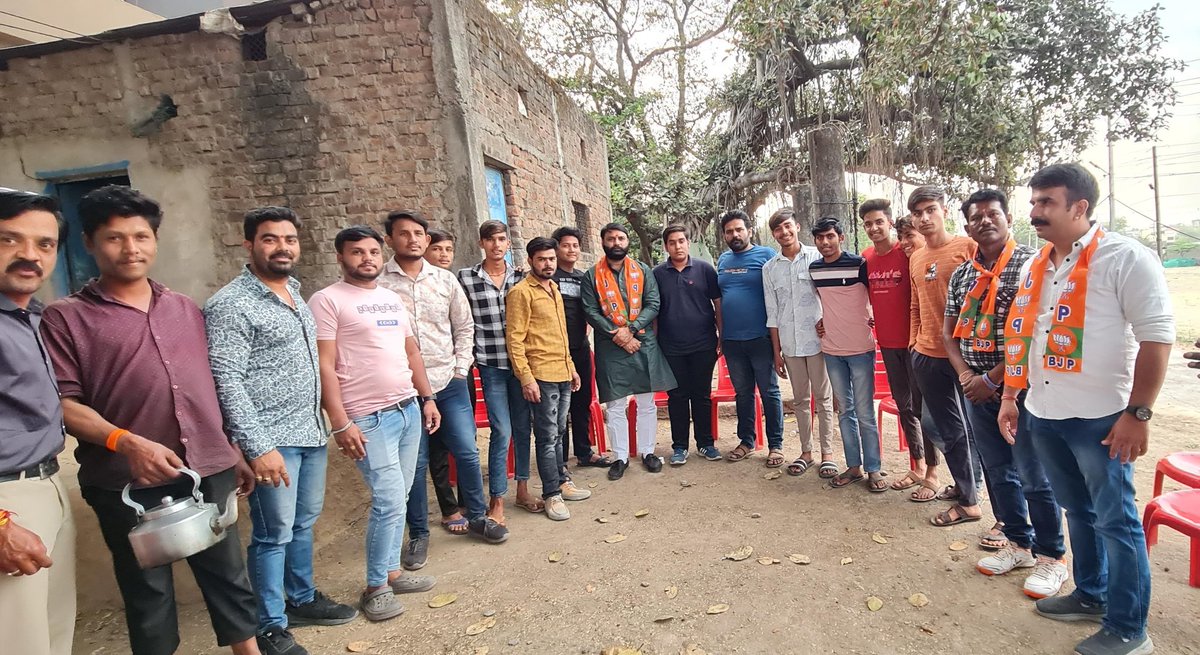 manojsthakur's tweet photo. भारतीय जनता युवा मोर्चा इंदौर ग्रामीण के राऊ विधानसभा के देवगुराड़िया पंचायत में शक्ति केंद्र पर युवा चौपाल संपन्न हुई।

बैठक में जिला मंत्री मोनू अग्रवाल,जिला मीडिया प्रभारी आशीष सालवी,मंडल अध्यक्ष अजय यादव एवं युवा साथी उपस्थित रहे।

@narendramodi @KailashOnline  @HitanandSharma  @DrMohanYadav51 @vdsharmabjp @DrMohanYadav51 @ChintuVermaBJP @jiratijitu @KailashOnline @upadhyaysbjp  @shivprakashbjp @vaibhavpawarmp  @AmitShah  @Bharatiya @janataparty_org 

#यूथ_कनेक्ट_युवा_चौपाल #manojsinghthakurbjp