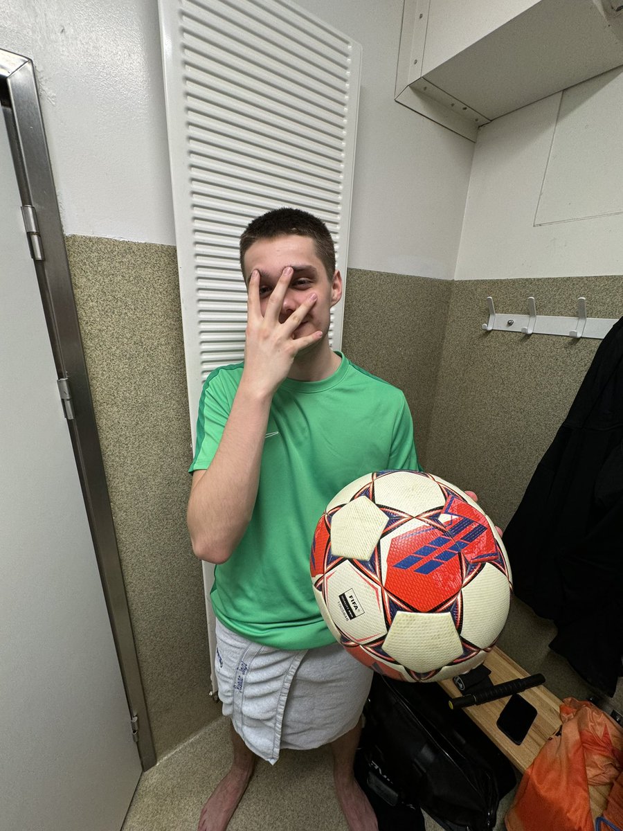 On to the next one ✅

Flottur 7-1 sigur á Álftanesi þar sem að Rúnar skoraði 4 mörk og svo bættu Hrannar, Dóri og Freysi inn einu hver ⚽️ 

Næst á dagskrá er æfingaferð til Spánar sem hefst á morgun, þar sem við gerum okkar klára fyrir komandi tímabil 💚 #éghefekkitíma