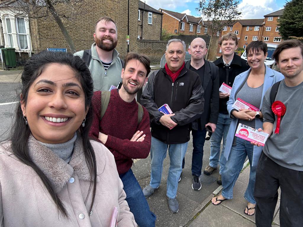 🌹 A great day campaigning for @SadiqKhan and @Len_Duvall in Evelyn, Deptford and New Cross Gate in all weather 🌧 ☀️ 😊 A huge thanks to all the volunteers