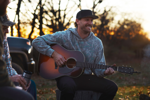 SocialStacey10's tweet photo. Join UScellular on Instagram Thursday, April 4th at 12:30 CT to see Chase Rice perform a few songs LIVE and answer a few questions. Follow UScellular so you can be notified when it starts! #usccemp https://t.co/Qh6v2tkTSN https://t.co/eJ7Z6gj0j7