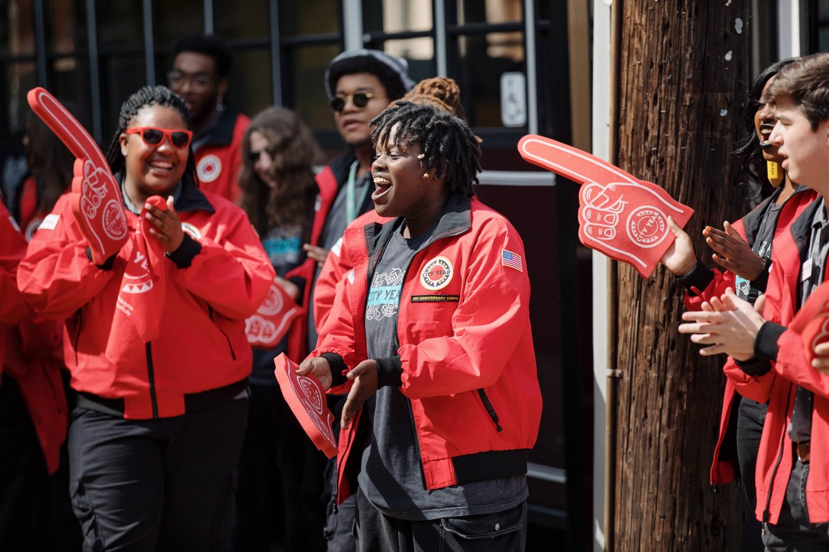 Do you know a young adult (ages 17-25) looking to make a real impact in their community? Apply to serve as a Student Success Coach with City Year Philly for the 2024-25 school year! Our next deadline is THIS Friday, April 5. Learn more & apply now: loom.ly/LHCbuAY