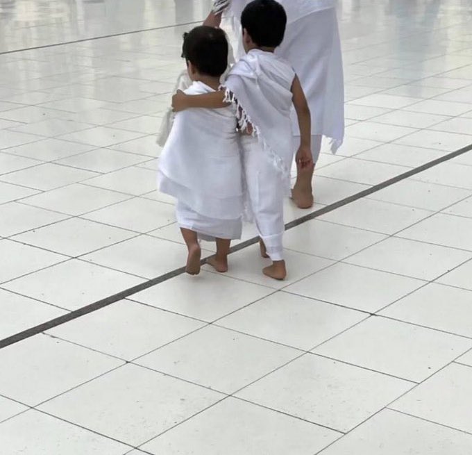 والله إنّـه من غلاك وكبر قدرك ودّي 
 نتخاوى فالحياة .. ونلتقي فالجنّة