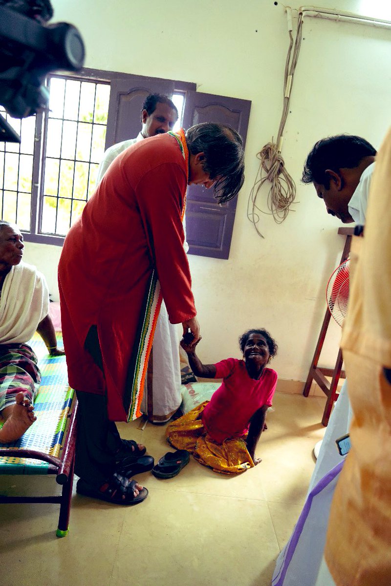 Shashi Tharoor tweet media