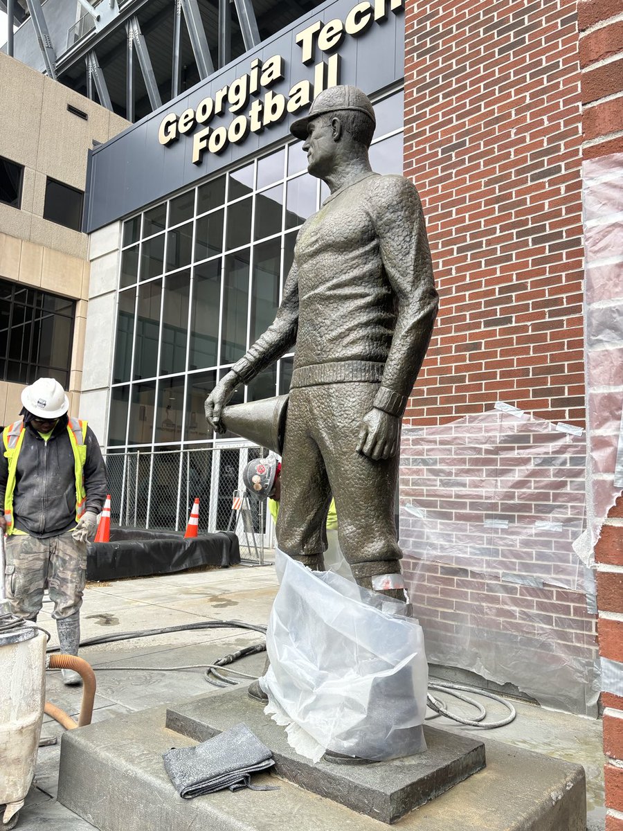 Building construction moving fast …moving the John Heisman statue! #GT #Swarm #GoJackets