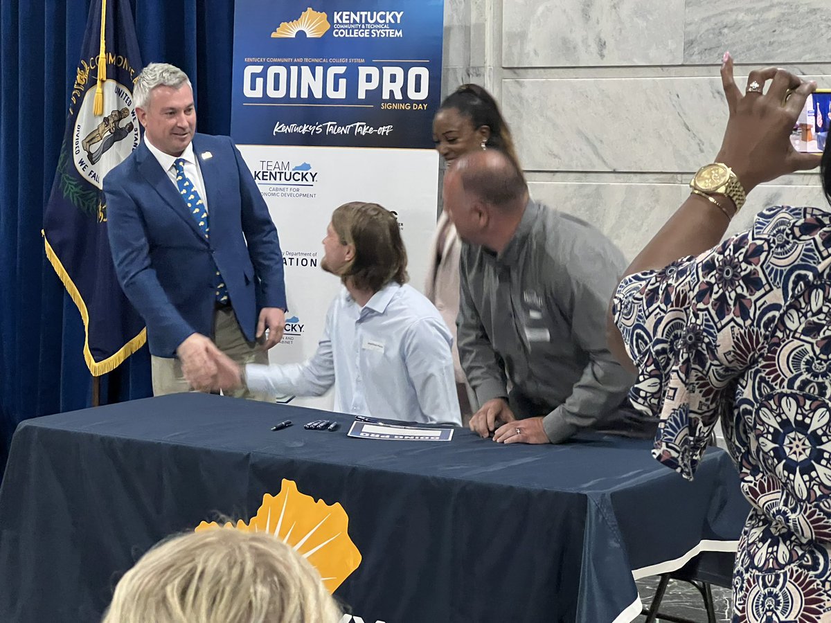 Congrats to <a href="/bluegrassctc/">BCTC</a> student Matthew Purvis who just “signed” for a full time job at Bastin Solutions!!  At <a href="/KCTCS/">KCTCS</a> we are all about student success, jobs, and workforce!  Congrats Matthew on Going Pro today with a new career!  <a href="/KCTCS/">KCTCS</a>