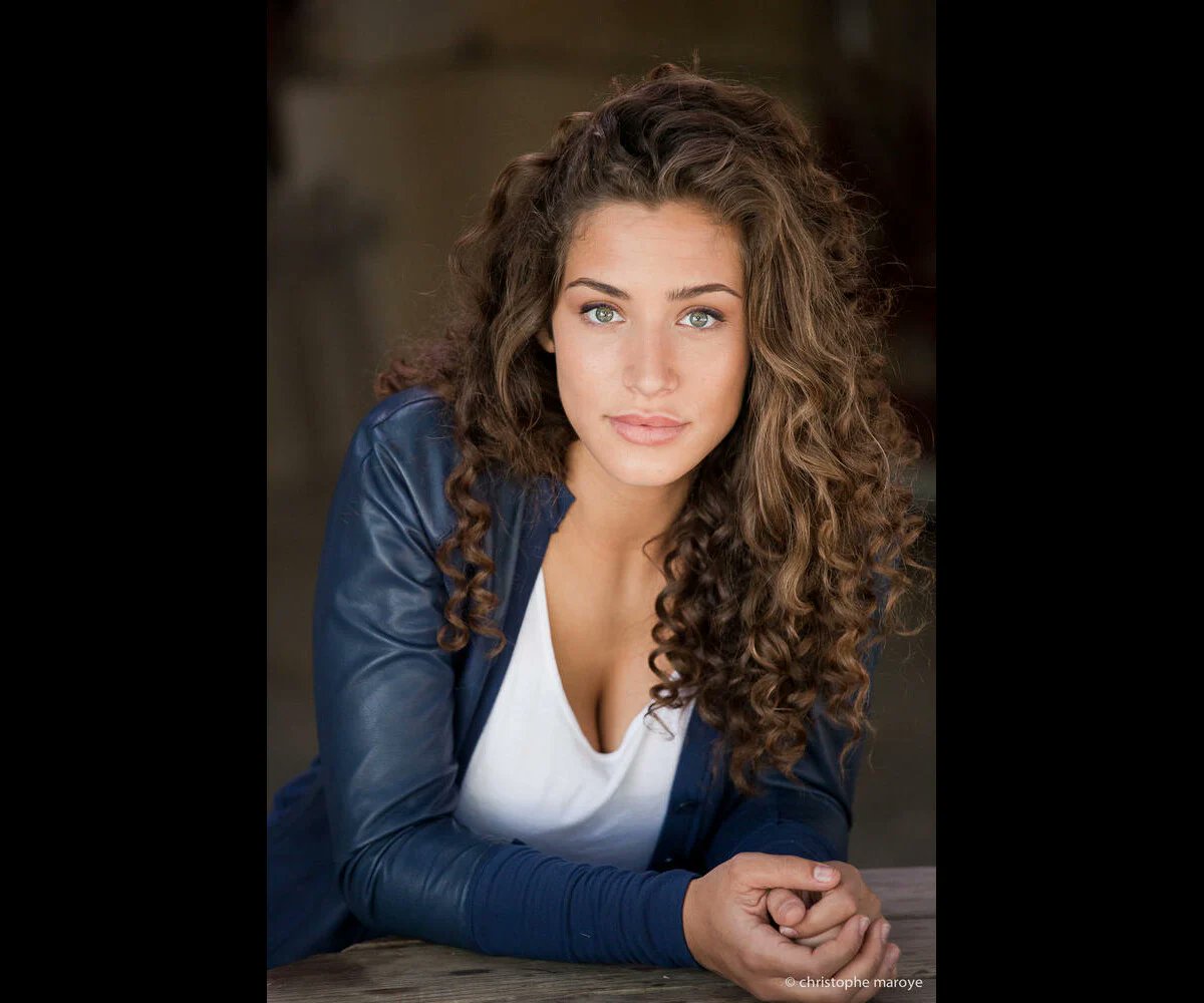 C'est fou comme les médias s'en tartinent de ce qui est arrivé à Manon... prise pour cible par l'animateur Arthur : L'actrice franco-palestinienne 🇵🇸 Manon Azem, victime de menaces de mort et de viol après avoir pris position pour Gaza 
Lire ici : lemediaen442.fr/prise-pour-cib…
Si tu