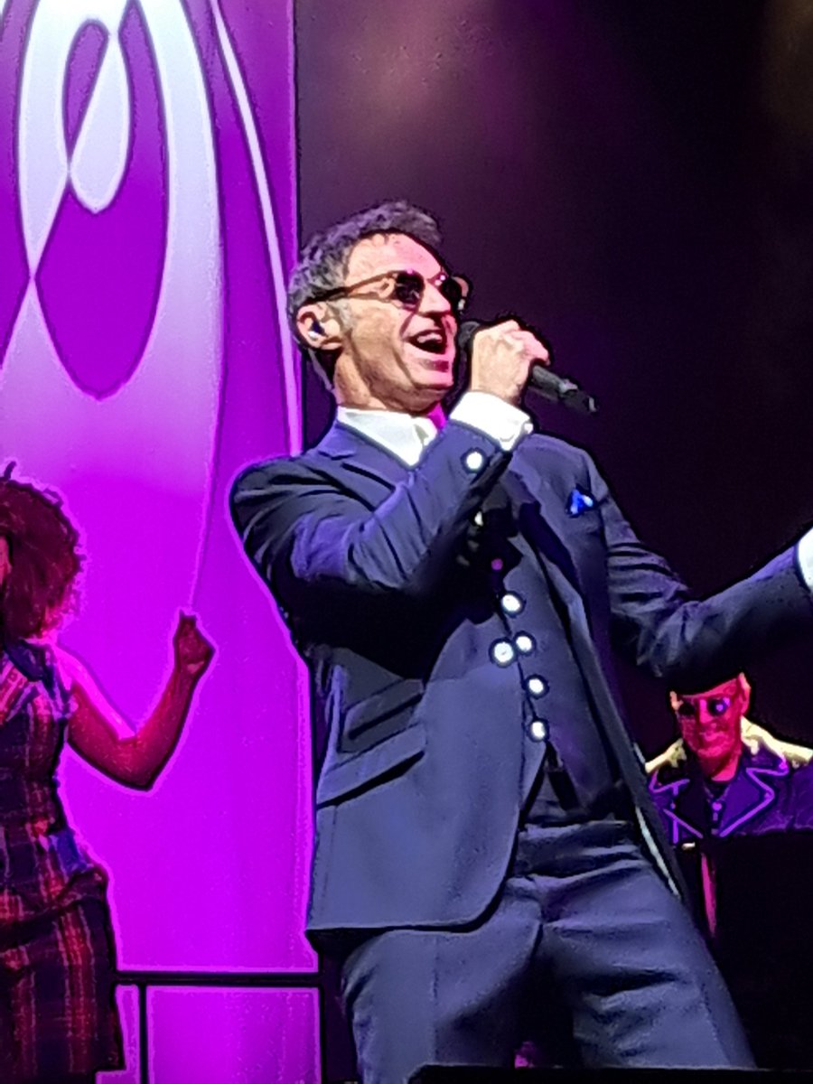 traceyw150968's tweet photo. Had an amazing  night last night watching @martiofficial in Birmingham,  fantastic from start to finish,   he's still got it! https://t.co/PnAvHulj94