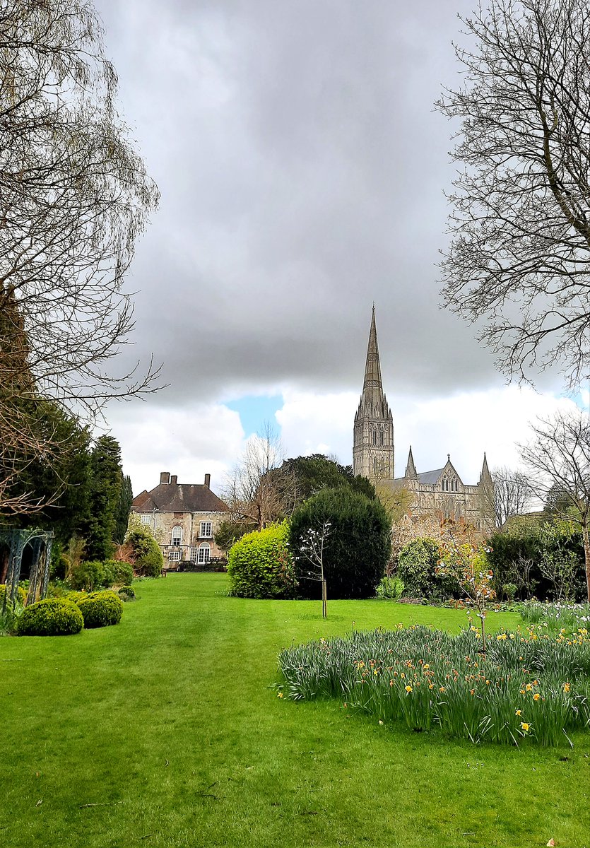 A joy to play the glorious @SteinwayAndSons #piano 🎹 of @Arundells near to the world-renowned @SalisburyCath. 😊🎶