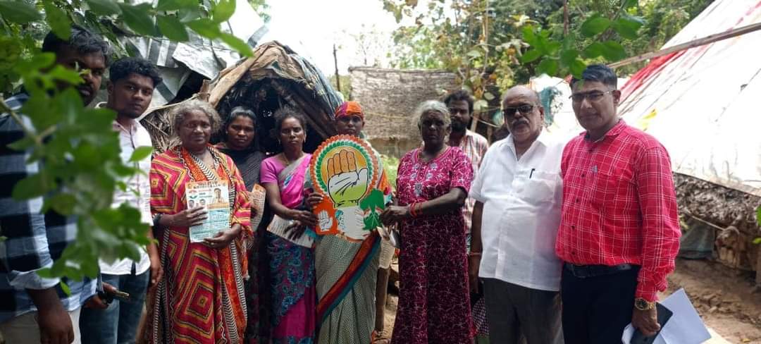 SenthamizhINC's tweet photo. மக்கள் ஆட்சியர் தோழர் சசிகாந்த் செந்தில் அவர்களுக்கு திருவள்ளூர் பாராளுமன்ற தொகுதியில் வாக்கு சேகரித்த போது திருப்பாச்சூர் காரணி வசந்தம் நகர் இருளர் சமுதாய மக்களை நேரில் சந்தித்து வாக்கு சேகரித்த போது https://t.co/IjjrWI6RyX