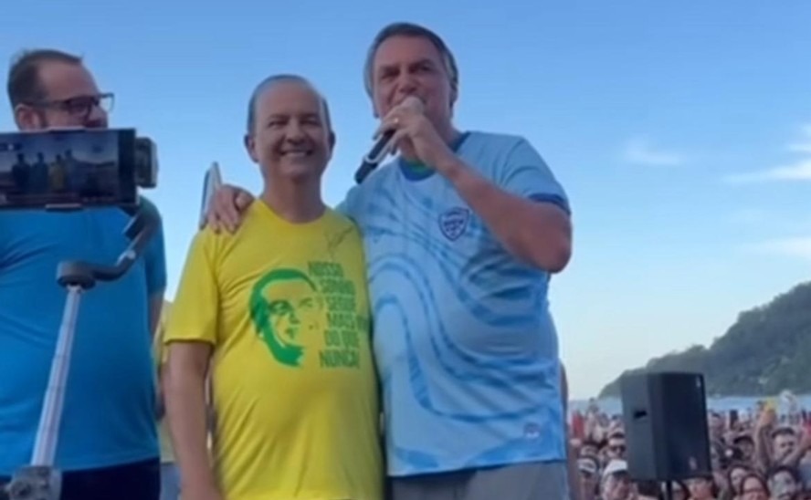[O tamanho do medo dele] - O ex-presidente Jair Bolsonaro protagonizou neste sábado uma cena de irritação durante agenda em Balneário Camboriú, no litoral de Santa Catarina, quando expulsou aliados que estavam em seu palanque. Segundo ex-mandatário, o local não era "comício