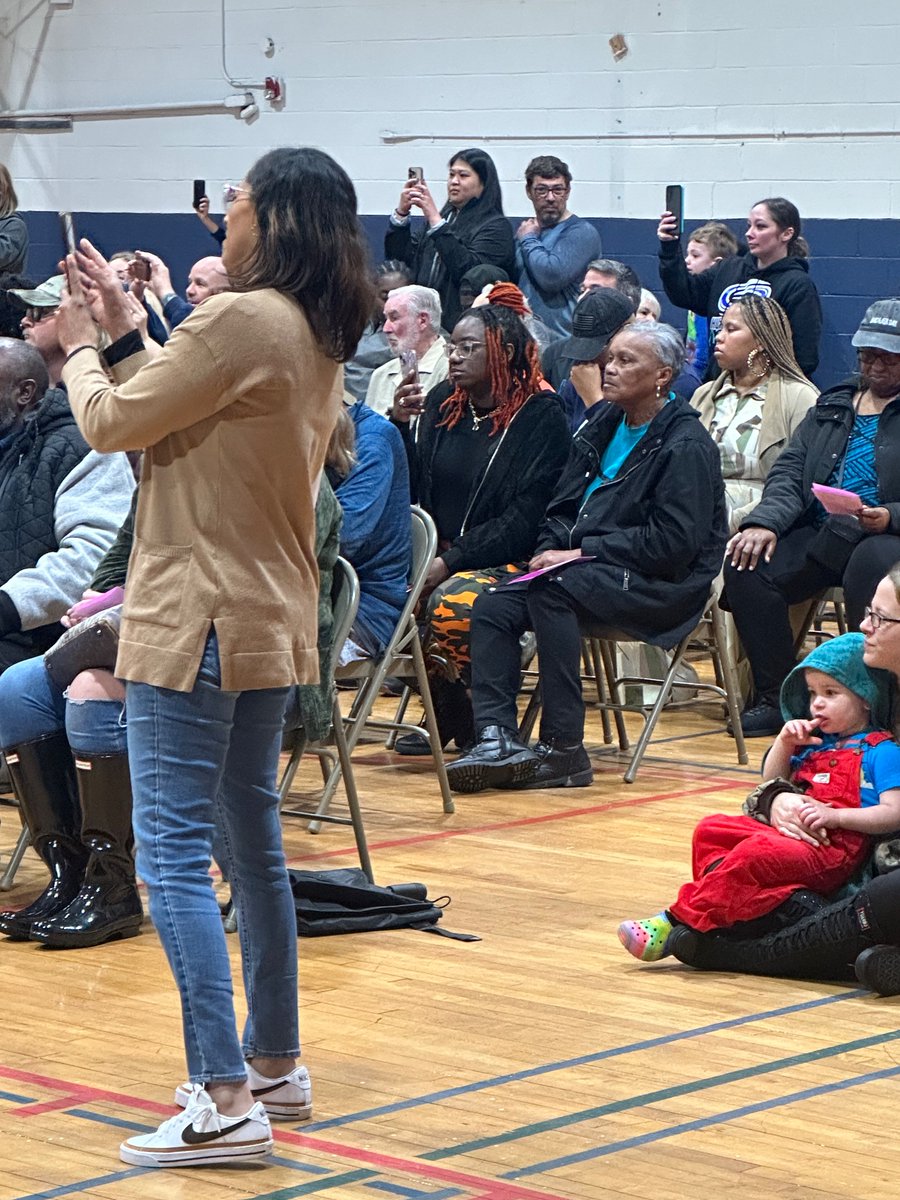 GatesvilleS's tweet photo. Mrs. Steiner-Wynn and the entire student body put on a wonderful musical performance on Thursday, March 28th! Thank you to all that attended the program! #ges #dragons https://t.co/K1GafwIFZN