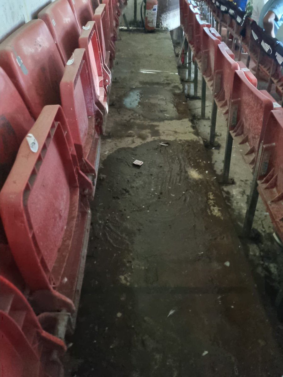 NiteshKopparam's tweet photo. Horrible experience at Chinnaswamy stadium!!!!!
After paying almost Rs.21282 for 6 tickets(Puma B stand T34-39)we could not view the match because of the poor maintenance by the @kscaofficial1 .The entire row where we had been allotted had a leaky roof and it was stinking . https://t.co/TPa3F4WaFo