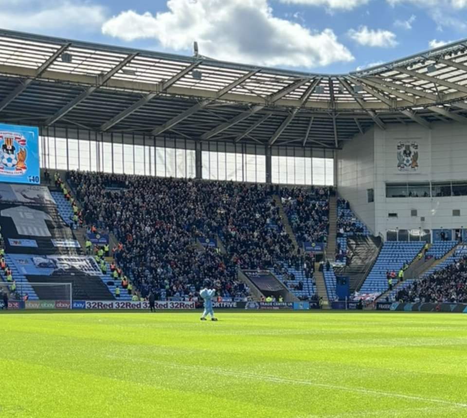 Cardiff fans at Coventry today 

#CardiffCity