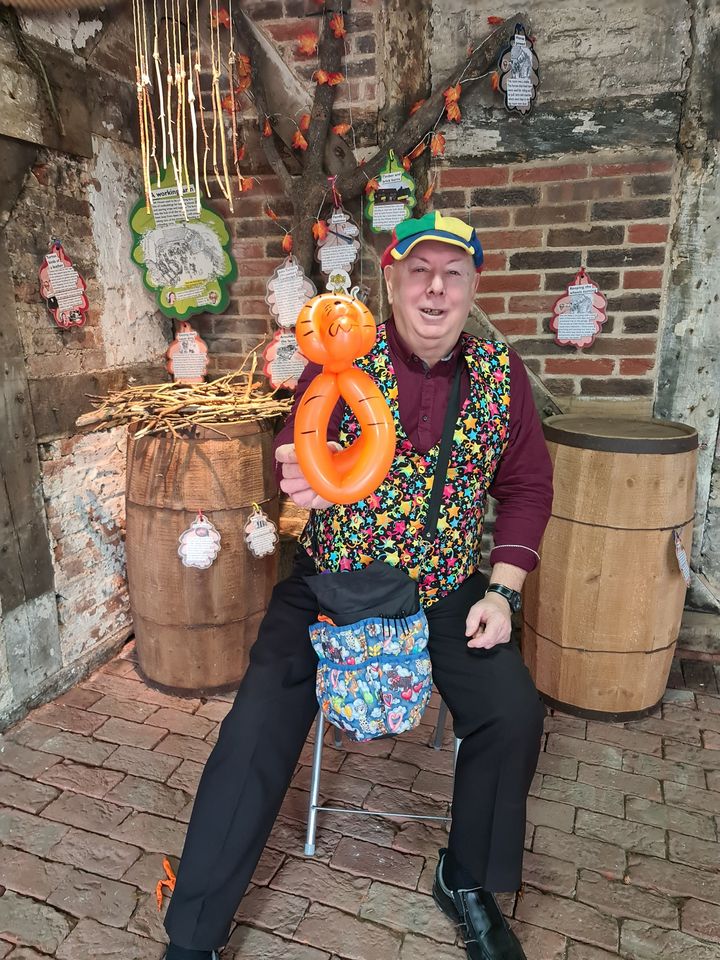 SPRING FUN AND GAMES AT OAK HOUSE 2 April 11:00-3:00pm. Entry Free, drop in * Enjoy fun and games with @GoPlaySandwell * balloon modelling with Ron Popple. * Spring crafts and trails. Small charge for craft activities. * Playground, barns and tea room open. (Oak House closed)