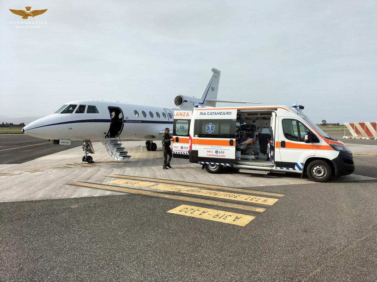 ItalianAirForce's tweet photo. Oggi un Falcon 50 del 31º Stormo ha effettuato il #TrasportoSanitarioUrgente  di un uomo in imminente pericolo di vita, nella tratta Lamezia Terme - Pisa. 
L’#AeronauticaMilitare è sempre al servizio del #Paese! https://t.co/Z7jtcUhmHy