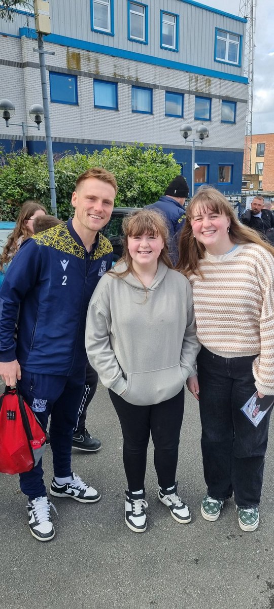 Girls had a great time at the game today. Eldest wants a season ticket. Great team performance and some good goals. Thanks <a href="/GusScottmorriss/">Gus</a> for taking the time to talk to the girls
