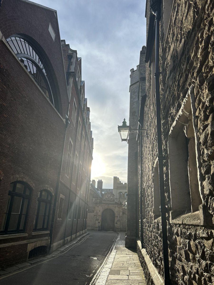 cambtweetmphil's tweet photo. Cambridge looking just so pretty today. Not pictured: Pimms boat sailing down the Cam 
#Cambtweet https://t.co/kiiUJTv29n