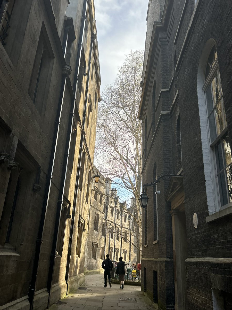 cambtweetmphil's tweet photo. Cambridge looking just so pretty today. Not pictured: Pimms boat sailing down the Cam 
#Cambtweet https://t.co/kiiUJTv29n