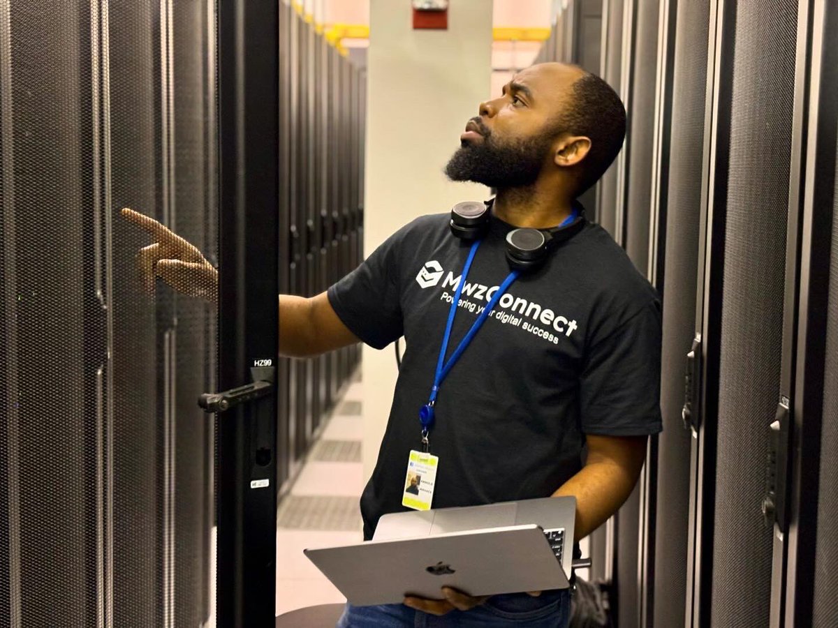 mwzconnect's tweet photo. We have successfully connected our Chicago DataCenter. 
At @Mwzconnect, our main goal is to save you money on high-speed hosting for VPS, WooCommerce, WordPress, Magento, Laravel, and more. We now offer colocation hosting: you bring your own hardware, and we'll host it for you. https://t.co/xkxxoNQc4E