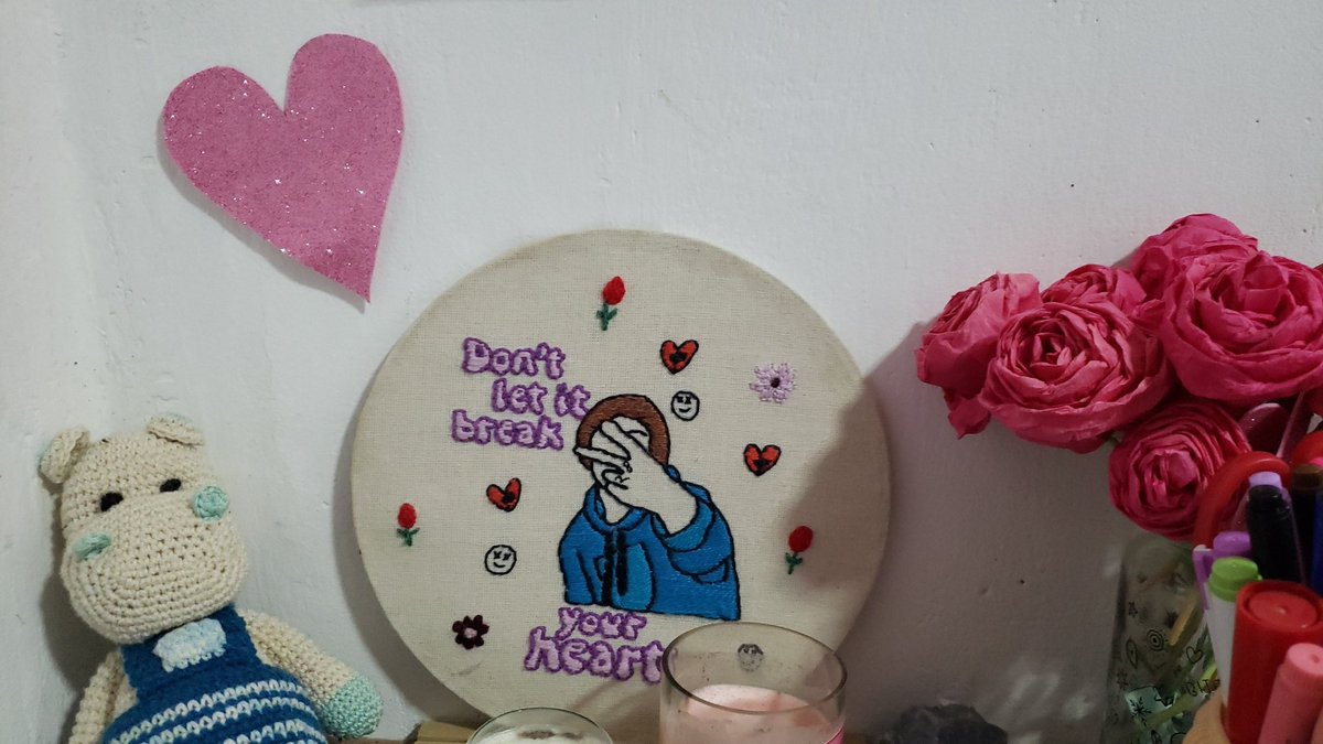 onlythemochi's tweet photo. #LouisEsDeLOS40 #LouisEnVelez Mi altar de Louis https://t.co/j6cVjDg9Qs