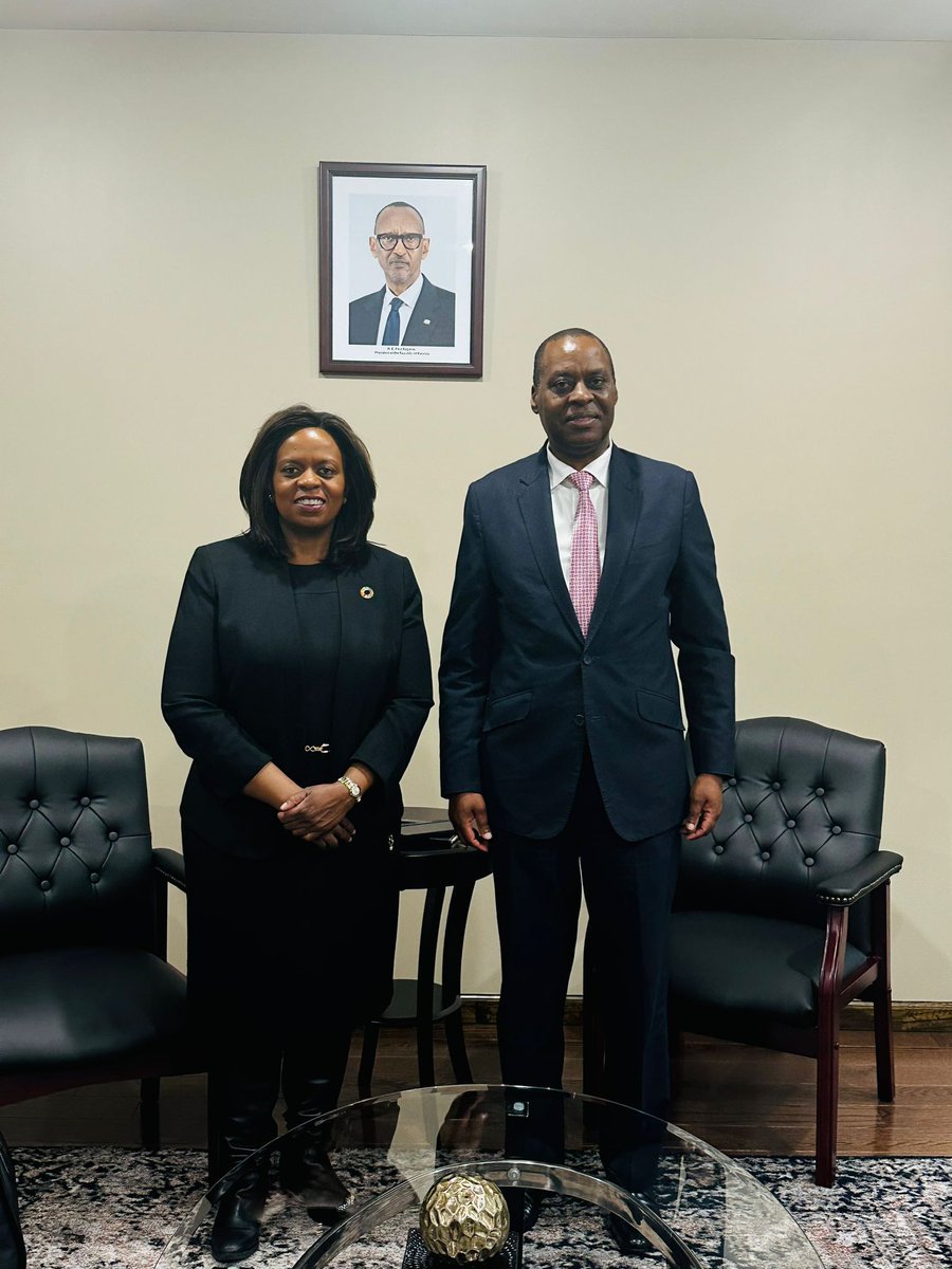 Amb. @ErnestRwamucyo welcomed Ms. Sanda Ojiambo, Assistant Secretary-General and CEO of @globalcompact, to discuss future collaborations as well as the upcoming Africa CEO Forum in Kigali and the Global Africa Business Initiative in NY. 🇷🇼