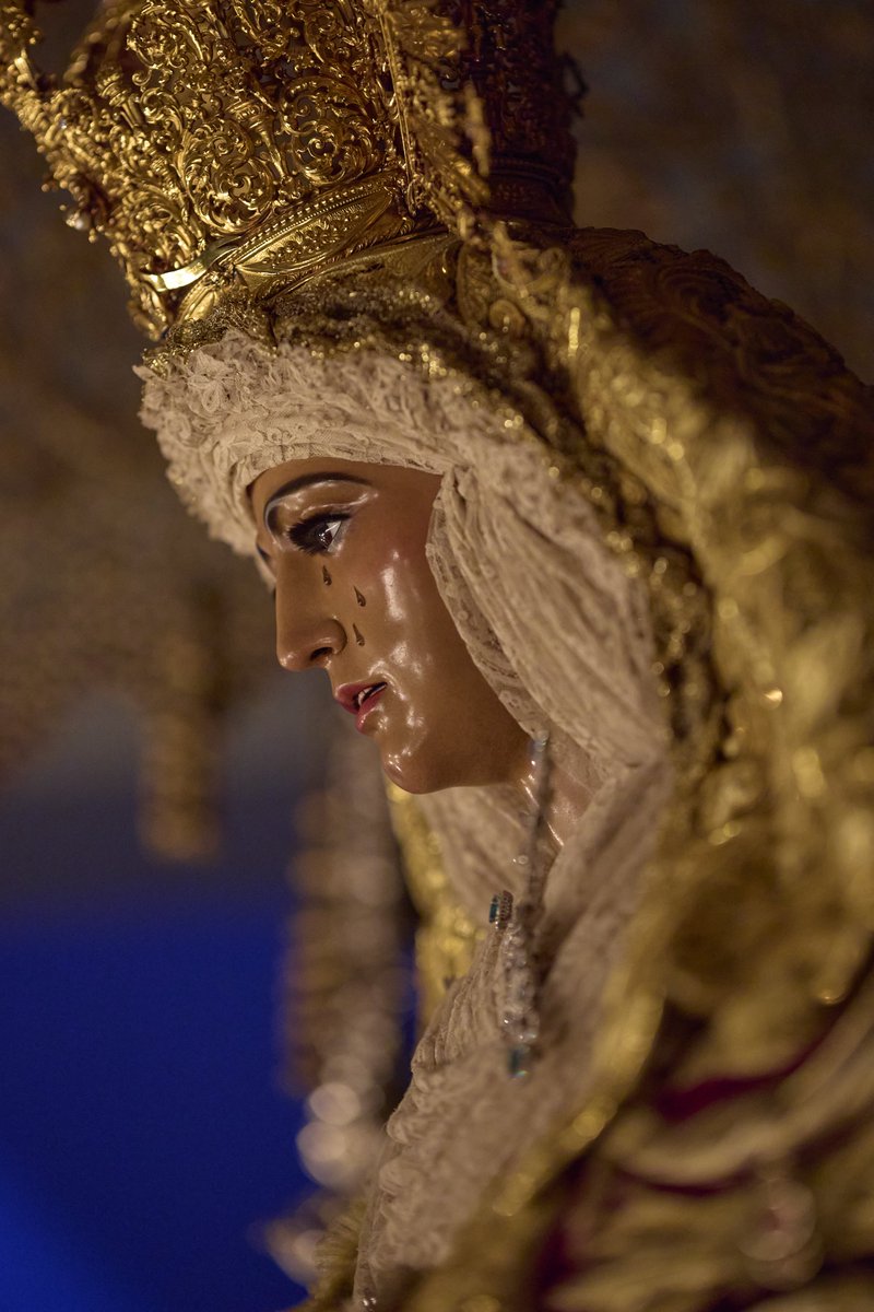 EspDeTriana's tweet photo. #GALERÍA | Nuestra Señora de la #Esperanza, con toda su candelería plenamente encendida en el interior de la Capilla de los Marineros

#EsperanzaDeTriana https://t.co/Nol1mpqpks