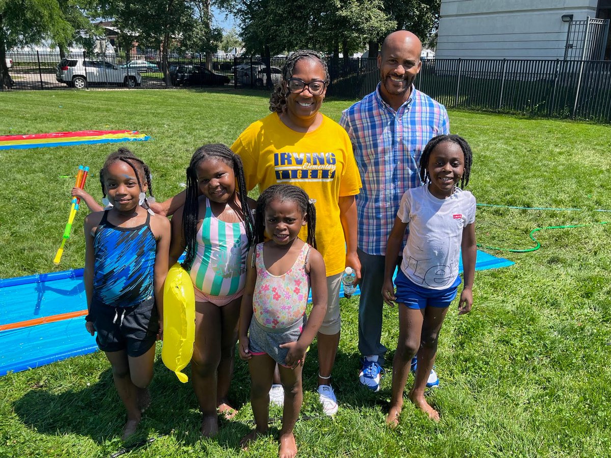 CPSNetwork6's tweet image. AP Fitch is committed to equity, social justice, and powerful learning for all students. And as a doctoral student himself, he models being a continuous learner himself! Thank you for all you do for the students, families, and staff at Irving!