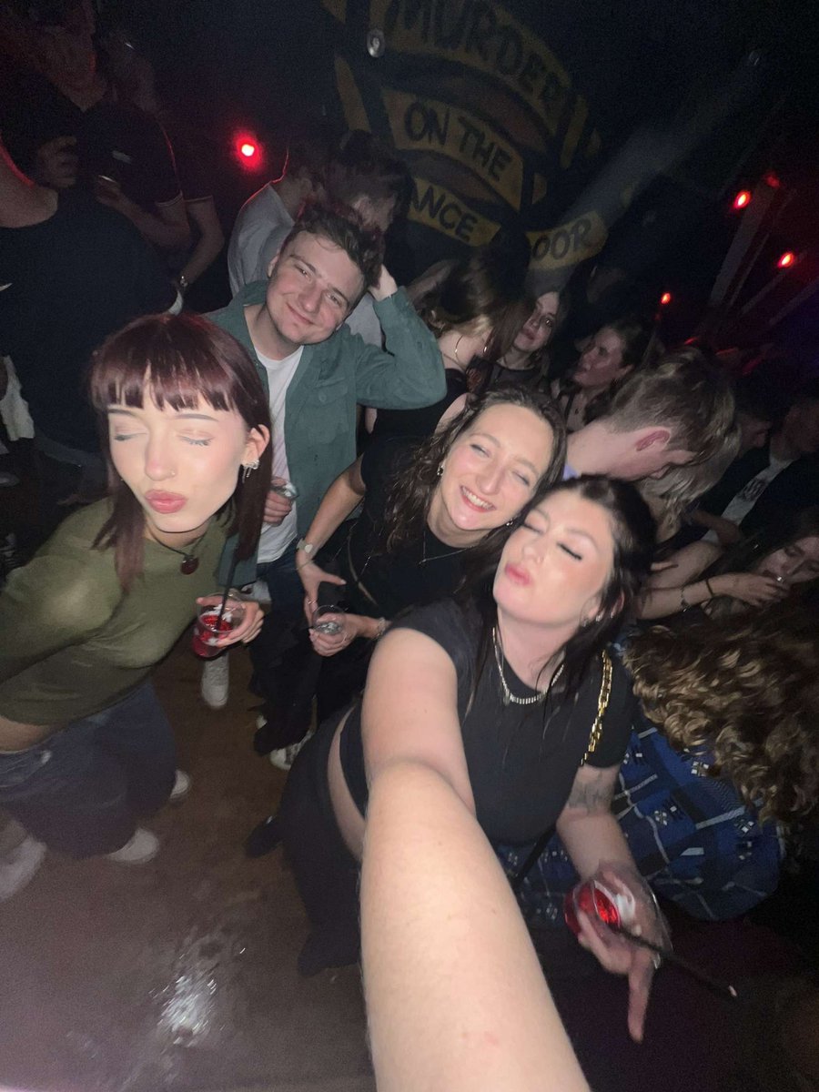 poppyleech's tweet photo. i hate 42s https://t.co/PpkhOmEScT