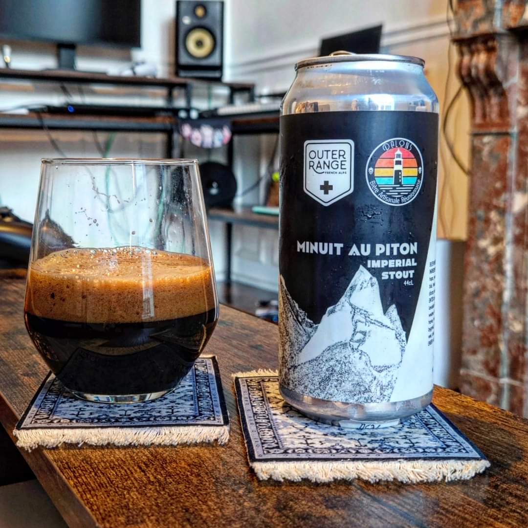 Outer Range / Brasserie Dalons – Minuit au Piton – Imperial Stout (****) 13,0%

#beeronthecarpet #keinbierfürnazis

#outerrange #brasseriedalons #minuitaupiton #imperialstout #stout