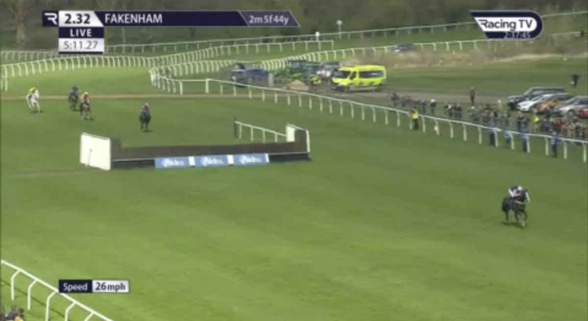 Thank you to <a href="/RHBloodstock/">Richard Hobson</a> and his team for finally getting that win for Ingennio today <a href="/FakenhamRC/">Fakenham Racecourse</a> . What a result 39lengths!! 🥇 

#winner #Win #syndicate #firstplace