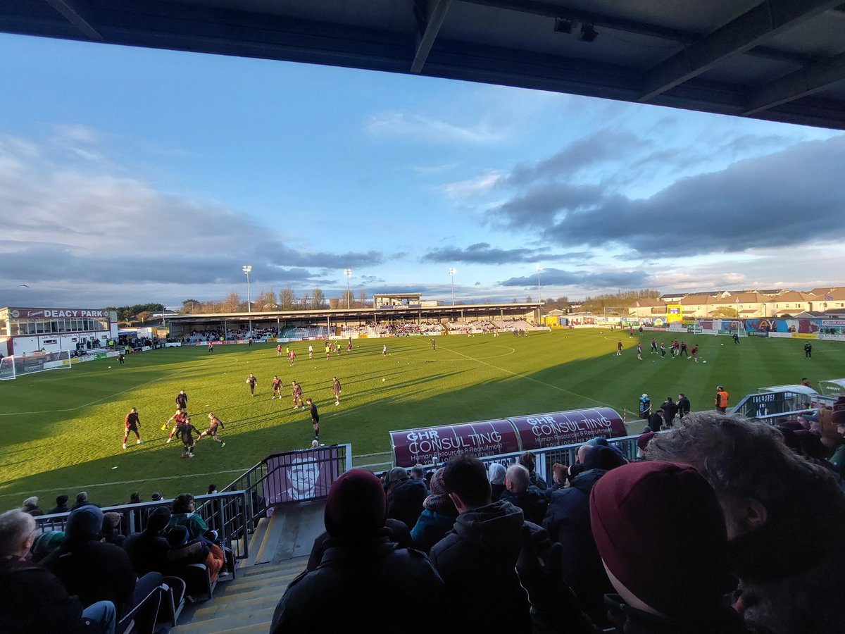 Nice evening for it. @GalwayUnitedFC V @bfcdublin . Come on UNITED ⚽️⚽️