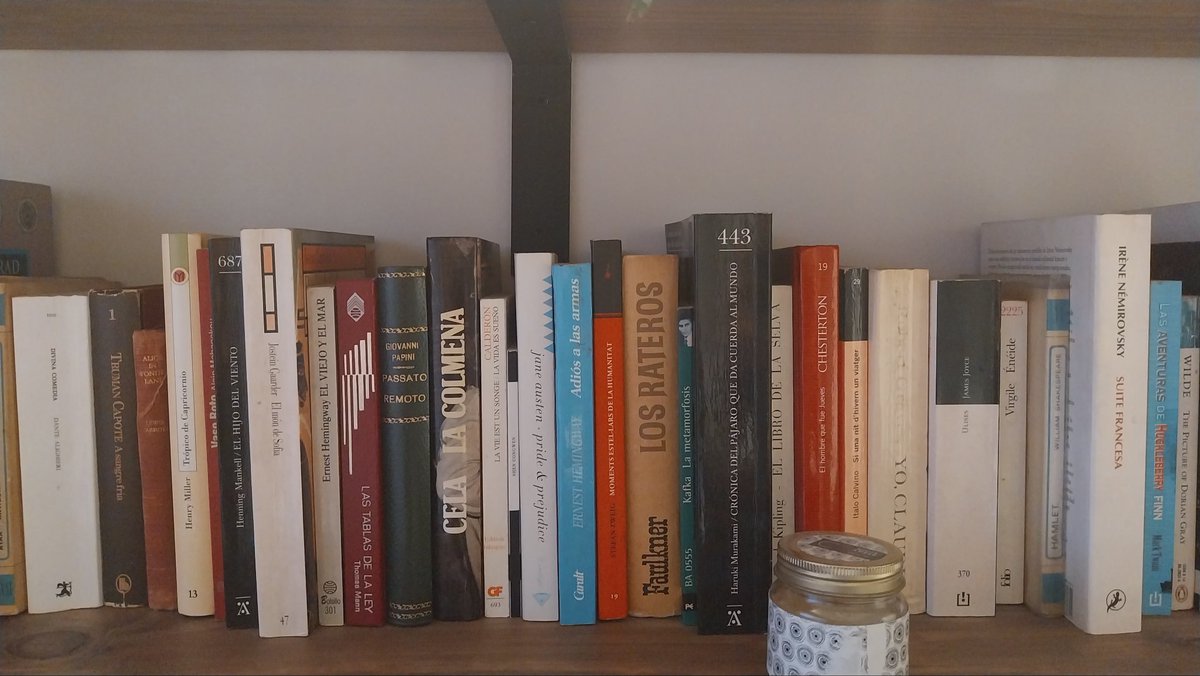 TheDirector2000's tweet photo. Feia dies que no us ensenyava catxo ... 
#pornbook 
Trocets de la meva biblio particular https://t.co/vV5XGoJmcz