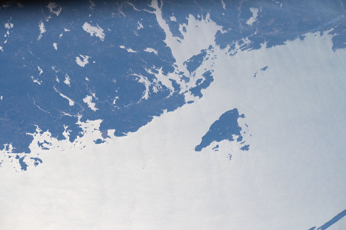 DaveAtCOGS's tweet photo. Four pics taken 16 Dec 2023 over 29 seconds by @lunarloral from 407 km up. 1) SE #Maine, SW #NewBrunswick; 2) another with #GrandManan Island (and #Brier & #Long Island, #DigbyNeck at lower-right); … 1/2 https://t.co/Xqtaym9ve9