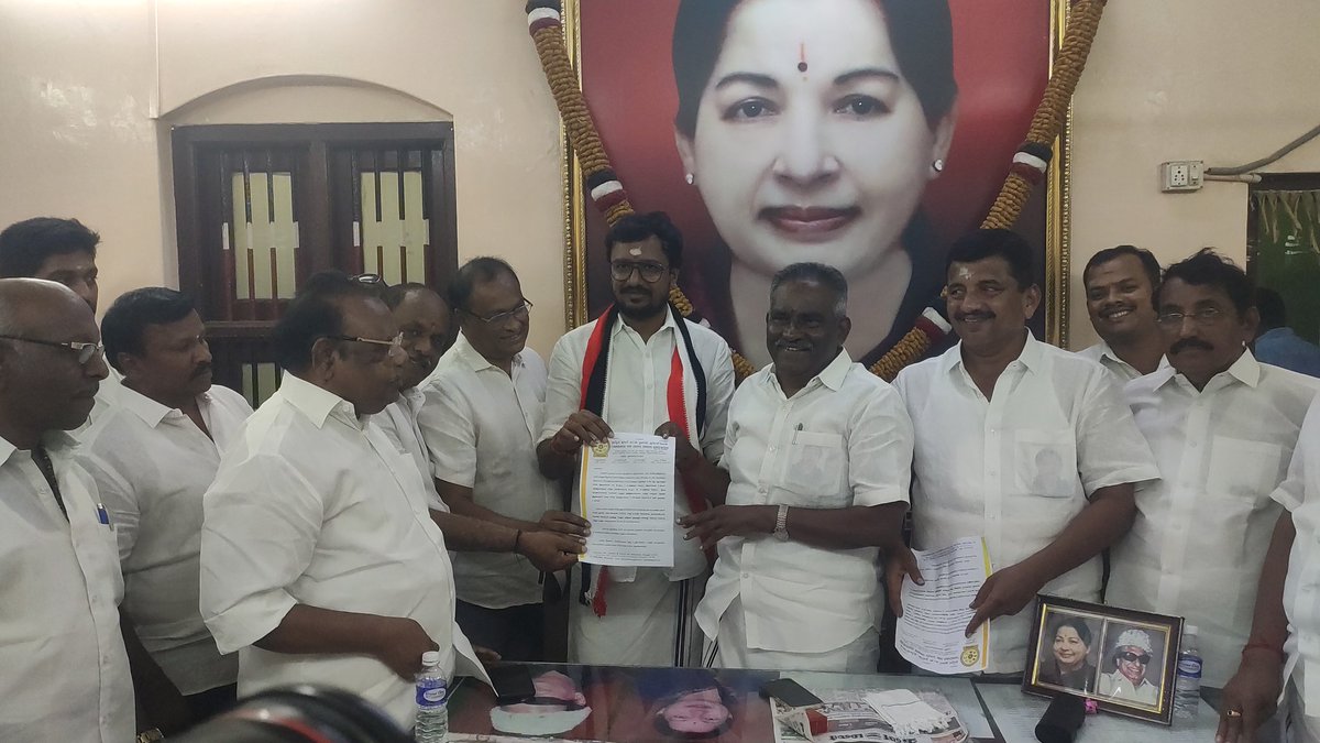 THGOA1's tweet photo. எங்கள் THGOA கூட்டமைப்பின் சார்பாக, சங்கத்தின் மாநில நிர்வாகிகள், 
GST வரி குறைப்பு, E-Way Bill  போன்ற எங்கள் தொழில் சார்ந்த பிரச்சனைகளுக்கு தீர்வு காண வேண்டி, வரும் மக்களவை தேர்தலில் கோவை மாவட்ட வேட்பாளராக போட்டியிட்டுள்ள திரு @RamaAIADMK அவர்களிடம் https://t.co/dHVMGYnh5C