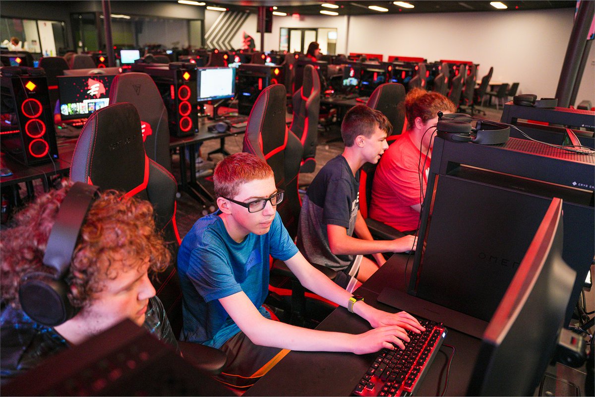 .@Redbird_Esports has opened summer camp registration for 2024 🎮 Register here: 🔗: news.illinoisstate.edu/2024/02/redbir…