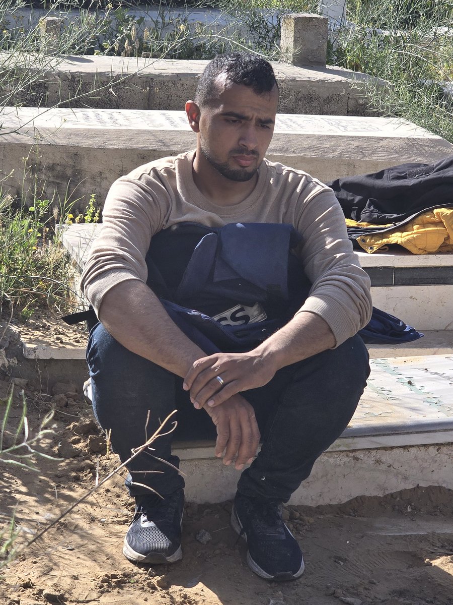 ismail_gh2's tweet photo. وداعا خالد وحان وقت إكمال الطريق 
توقفنا قليلا لكن جرائم الاحتلال لم تتوقف 
هذه هي الحالة 
قتل يتلوه دمار وخراب سياسة عدوانية مدمرة 
وترسانة عسكرية إسرائيلية تقتل كل شيء 
رحمك الله يا خالد https://t.co/p3ERK99j1K