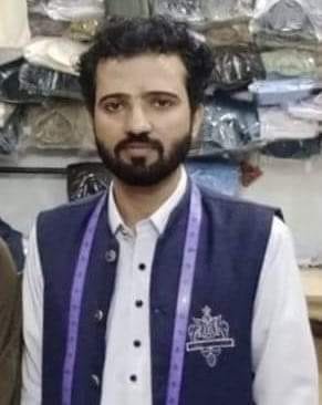 Tailor Master 'Qaisar Hasan' from Mianwali has been providing orphan children with Eid clothes for the past 6 years along with a gift of 200 rupees. After seeing the father's death certificate, he registers the name to provide free Eid outfits to the children until they reach 18.
