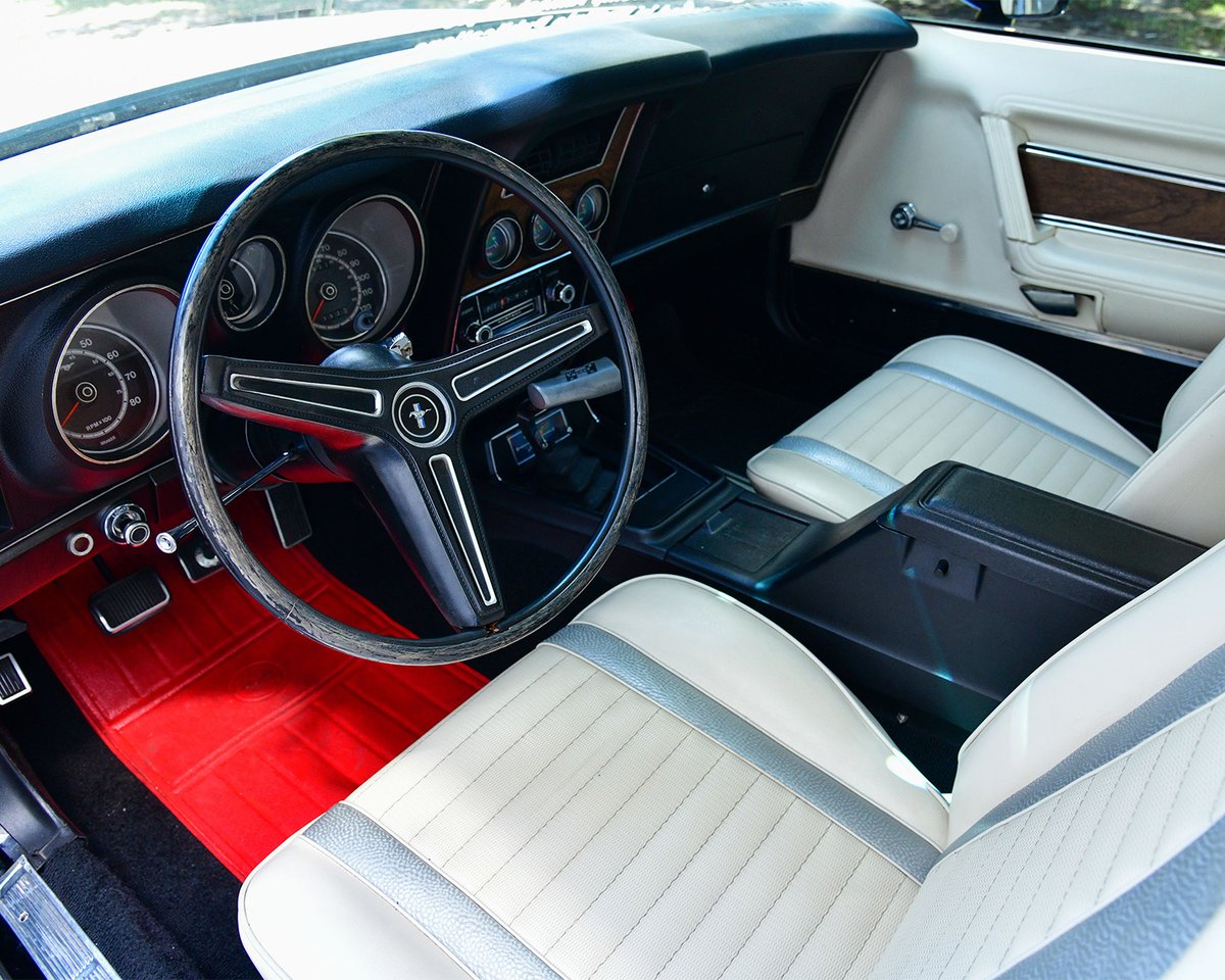 Barrett_Jackson's tweet photo. @Ford It's the only factory 429 4-speed from 1971 with air conditioning and one of just four with white knitted vinyl bucket seats. From the #PrestigeCollection, this #Mach1 is ready to cross the #PalmBeach Auction block April 18-20 with No Reserve.
Learn more: https://t.co/e9St2zaWS2 https://t.co/PA6RjfDYaV