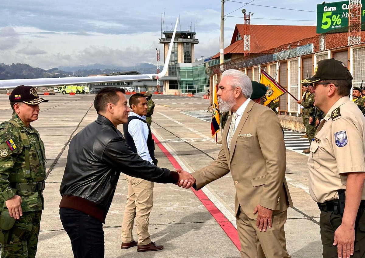 goberazuay's tweet photo. 🤝La visita al CRS #Turi del Presidente @DanielNoboaOk es una muestra del compromiso que ofrece una perspectiva única sobre el sistema carcelario en #Azuay.

⚠️El cierre de un túnel construido por PPLs en épocas anteriores demuestra un gobierno comprometido con la ciudadanía. https://t.co/wrnwHkuEnN