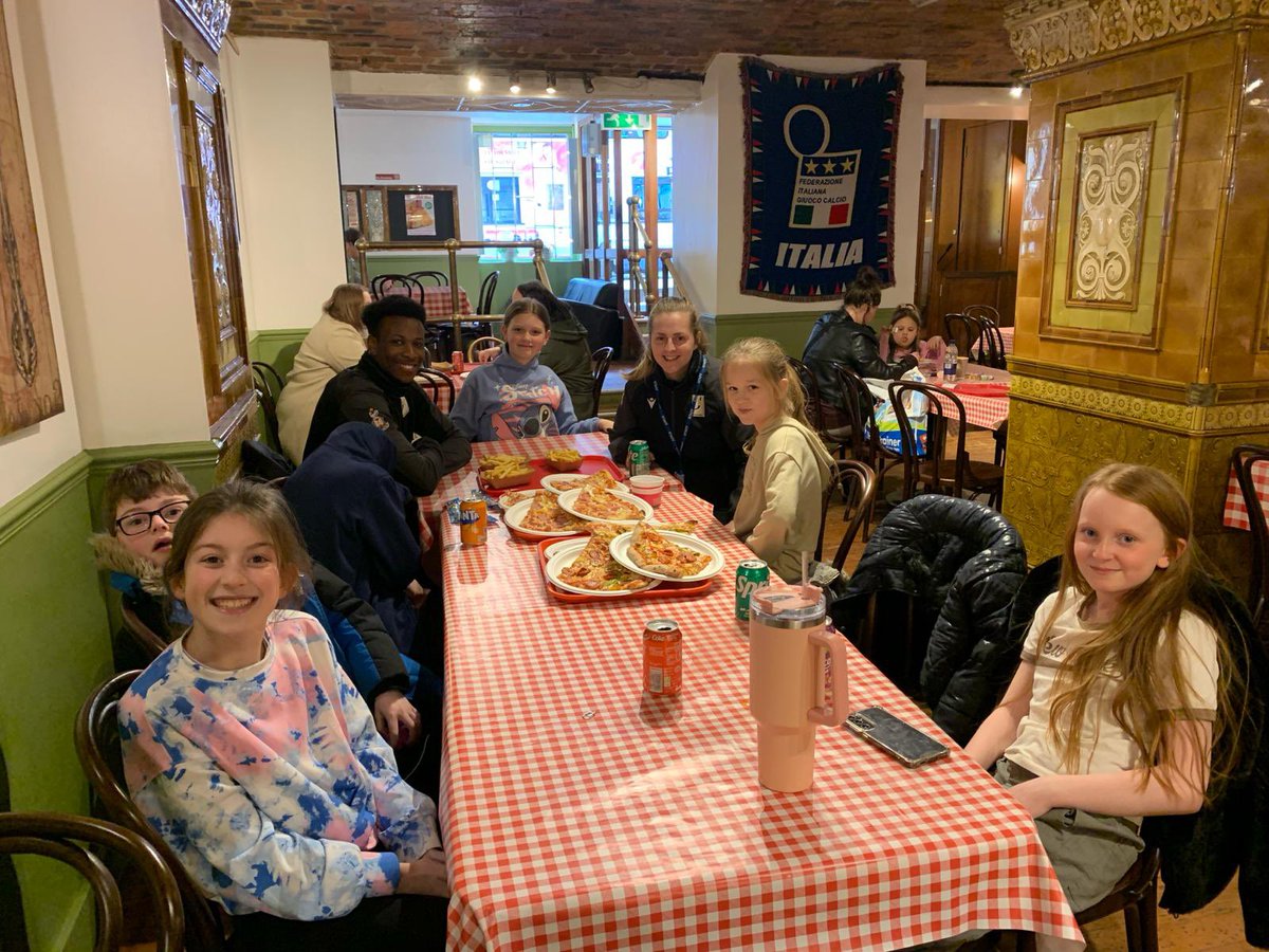 #OiamCharity 👾🎳GAME ON! ⭐️Last week we had a great day out with children from our #Windhill Hub! ✅We had lots of fun at the arcades, a fab game of bowling, and a visit to Pizza Pieces as a treat ❤️Lots of happy faces engaging in ‘active rest’ this half-term #HolidayFun