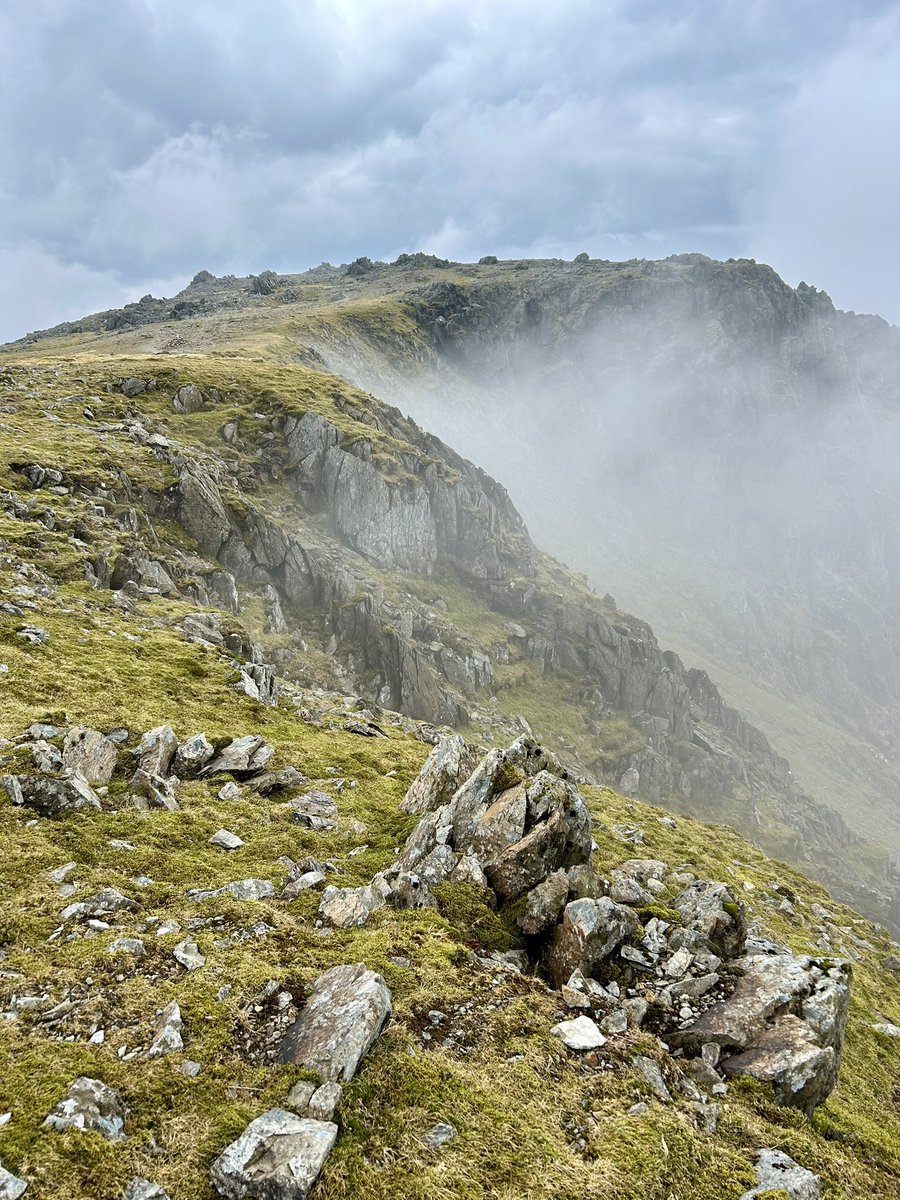 The Glyders were mostly covered in cloud when I visited last week, but every now and then a view like this would appear and stop me in my tracks 💚🖤 #Eryri #Snowdonia #mountains #hikingadventures #hiking